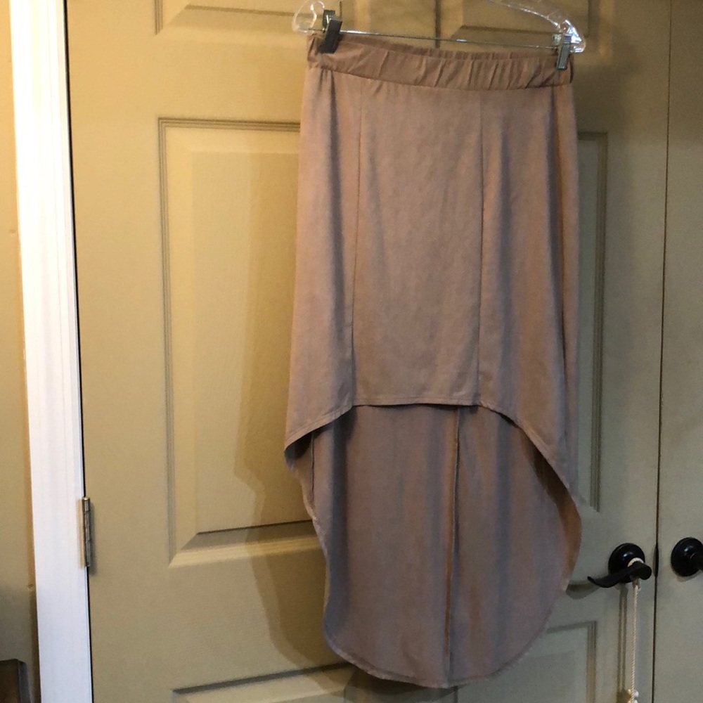 Ladies beige low Back high front skirt-LARGE NWOT